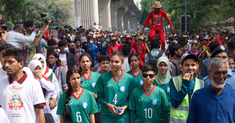 বর্ষবরণ আনন্দ শোভাযাত্রায় বাংলাদেশ জাতীয় নারী ফুটবল দল